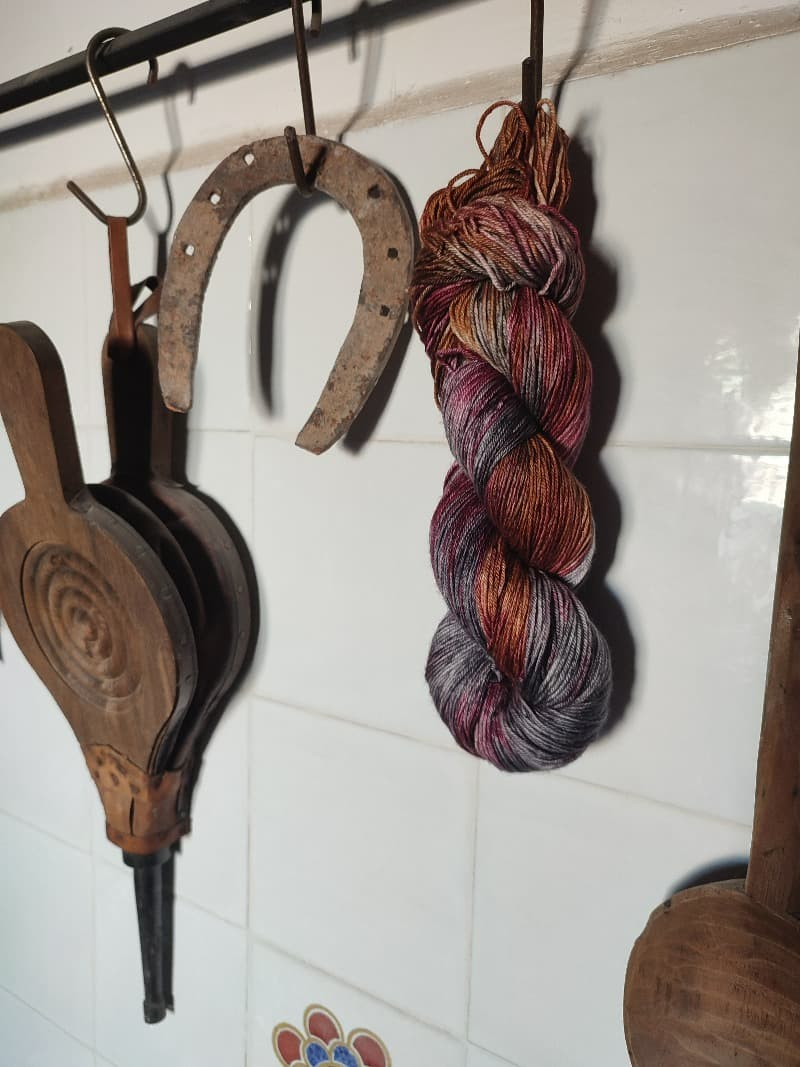 Skeins with silk for weaving