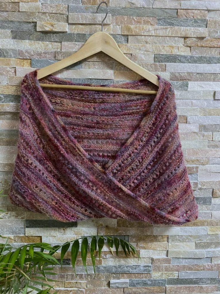 Moebius shawl knitting pattern - Ovillová Slow Yarn